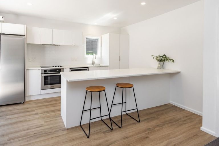 Photo of property in 33 Coote Road, Bluff Hill, Napier, 4110