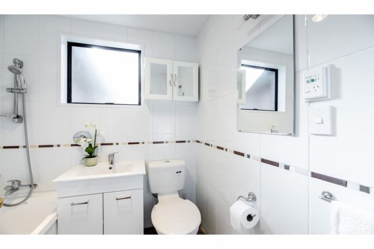 Photo of property in 28 Rubens Place, Burnside, Christchurch, 8053