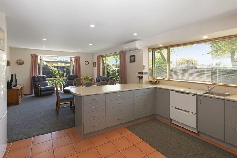 Photo of property in 25 Chesterfield Mews, Russley, Christchurch, 8042