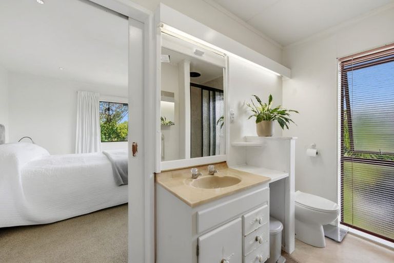 Photo of property in 2 Geoffrey Road, Torbay, Auckland, 0630