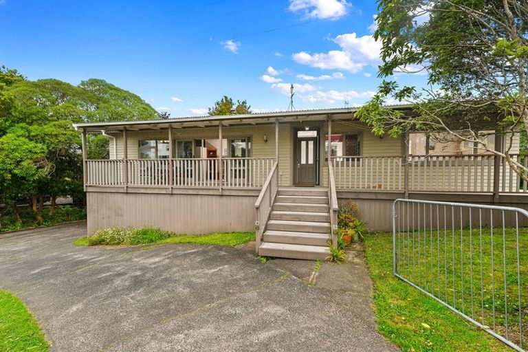 Photo of property in 35 Lyndhurst Road, Te Atatu South, Auckland, 0610