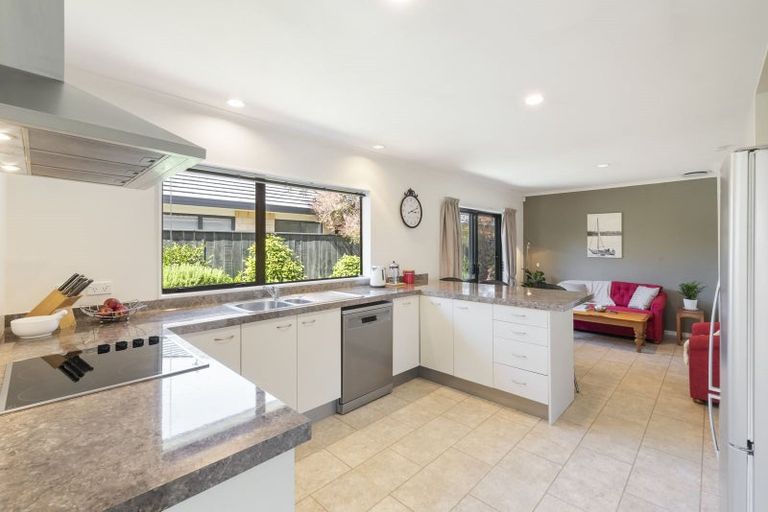 Photo of property in 2 Ashleigh Way, Waikanae Beach, Waikanae, 5036