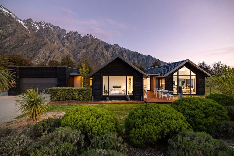 Photo of property in 37 Hackett Road, Jacks Point, Queenstown, 9371