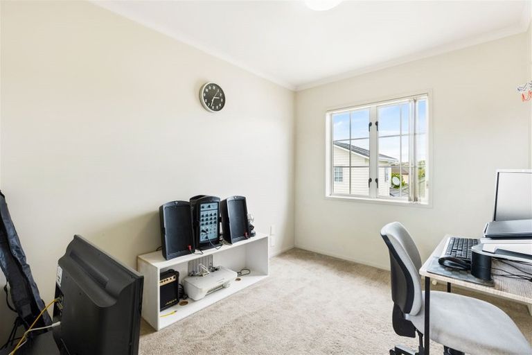 Photo of property in 15 Mulvaney Crescent, Henderson, Auckland, 0612