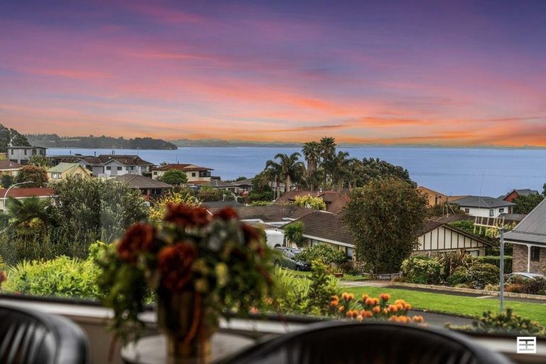 Photo of property in 1 Ruamoana Place, Omokoroa, 3114