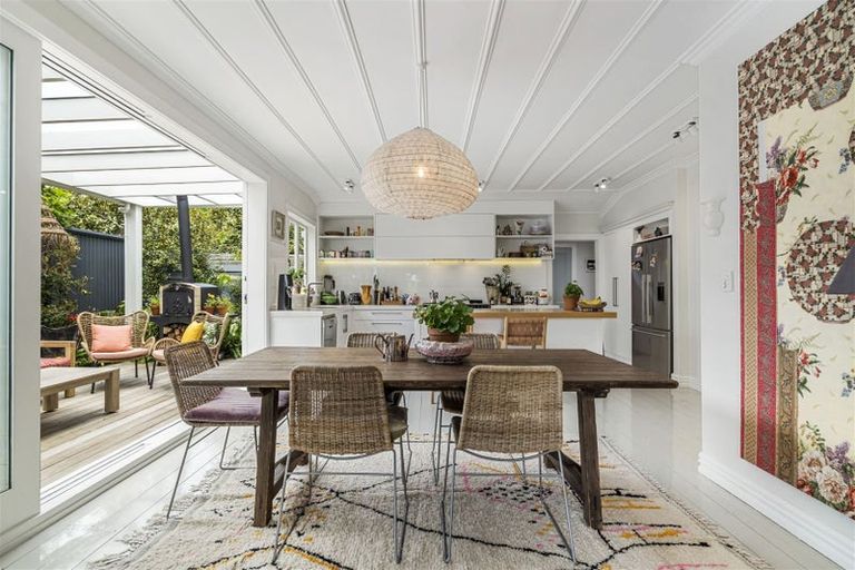 Photo of property in 5 Turnbull Road, Narrow Neck, Auckland, 0624