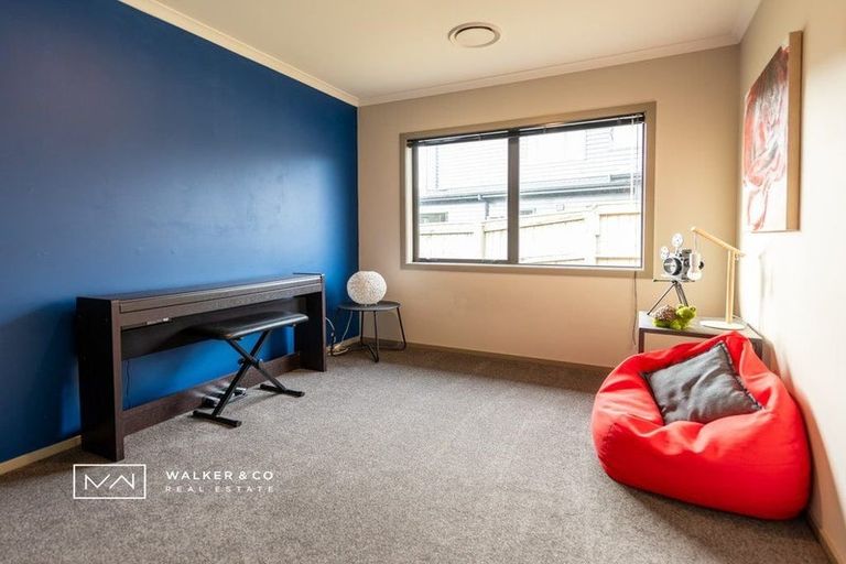 Photo of property in 7 Percy Kinsman Crescent, Riverstone Terraces, Upper Hutt, 5018