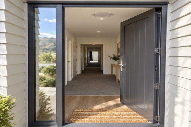 Photo of property in 51 Drysdale Road, Jacks Point, 9371