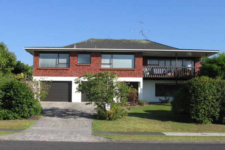 Photo of property in 137 Stapleford Crescent, Browns Bay, Auckland, 0630