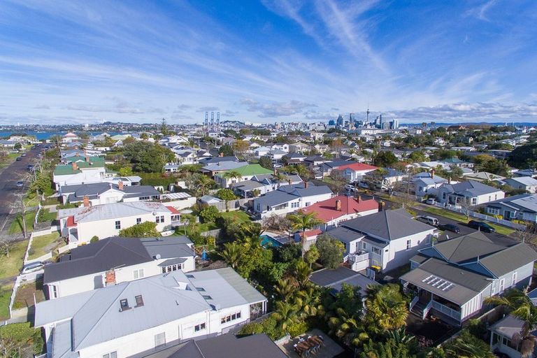 Photo of property in 2/40 Roslyn Terrace, Devonport, Auckland, 0624