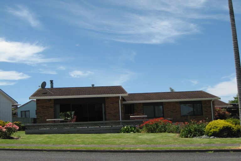 Photo of property in 1 Charles Miller Court, Clarks Beach, 2122