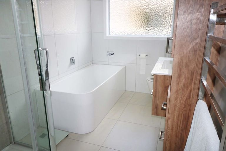 Photo of property in 5 Holyoake Crescent, Avalon, Lower Hutt, 5011