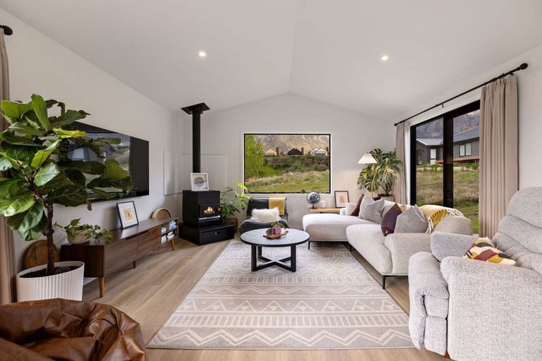 Photo of property in 25 Spur Ridge Rise, Jacks Point, 9371