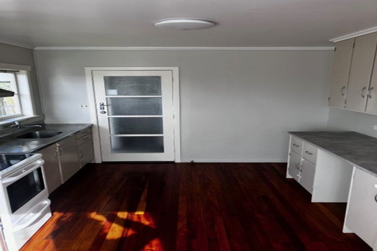 Photo of property in 59 Hutchinson Avenue, New Lynn, Auckland, 0600