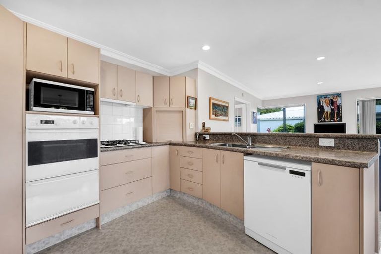 Photo of property in 6 Kellyville Heights, Merrilands, New Plymouth, 4312