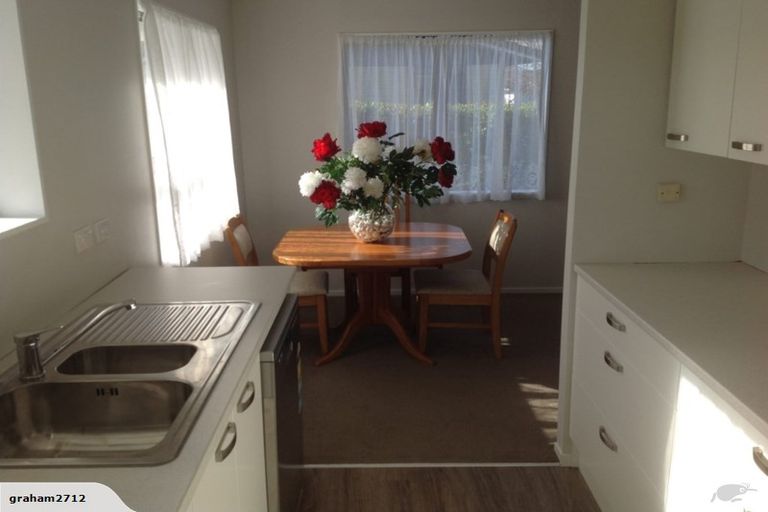 Photo of property in 32b Edgewater Parade, Waiuku, 2123