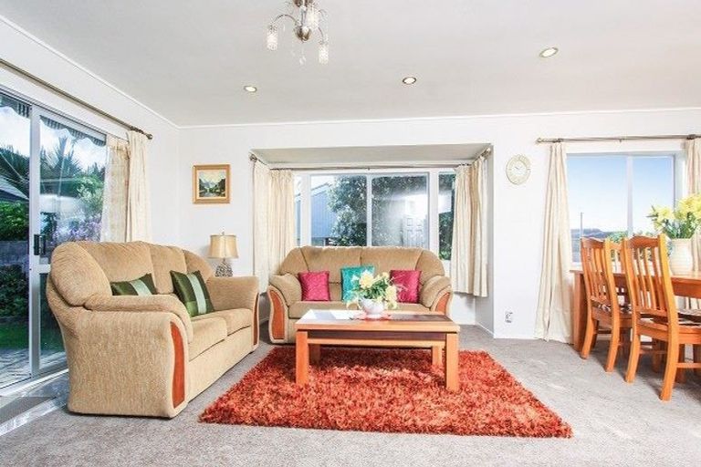 Photo of property in 2/29 Eastern Beach Road, Eastern Beach, Auckland, 2012