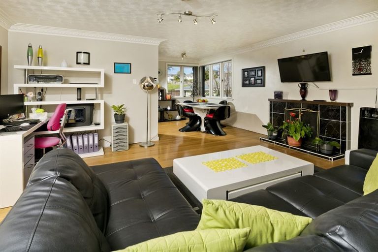 Photo of property in 11 Preston Avenue, Henderson, Auckland, 0610