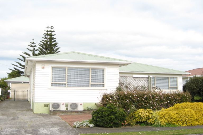 Photo of property in 5 Margaret Place, Merrilands, New Plymouth, 4312