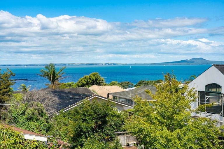 Photo of property in 12b Newburn Road, Waiake, Auckland, 0630