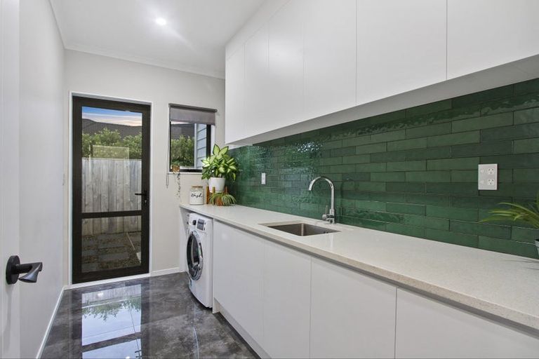 Photo of property in 16 Catherine Mclean Road, Pukekohe, 2120