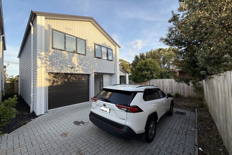 Photo of property in 51c West Harbour Drive, West Harbour, Auckland, 0618