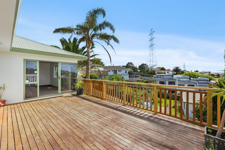Photo of property in 17a Cherry Tree Place, Massey, Auckland, 0614