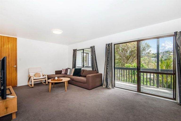 Photo of property in 2/16 Mistletoe Place, Browns Bay, Auckland, 0630