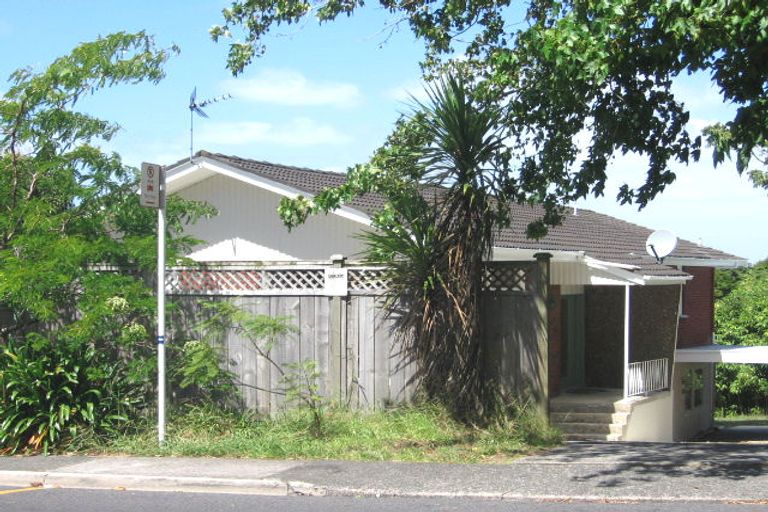 Photo of property in 8 Easton Park Parade, Glenfield, Auckland, 0629