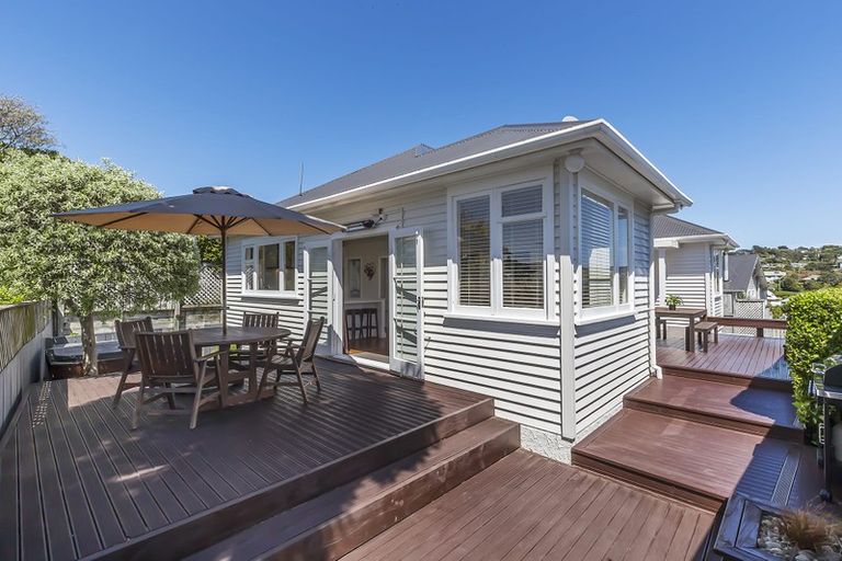 Photo of property in 23 Lucknow Terrace, Khandallah, Wellington, 6035