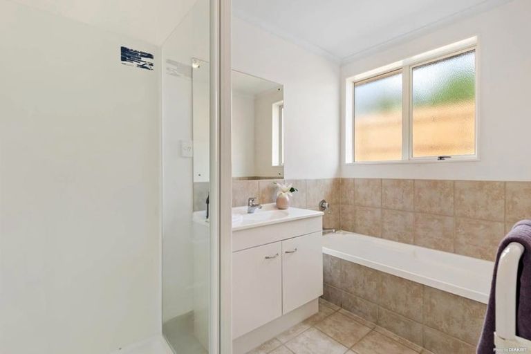 Photo of property in 12 Mt Lebanon Crescent, The Gardens, Auckland, 2105