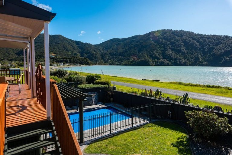 Photo of property in 27 The Parade, Okiwi Bay, French Pass, 7193