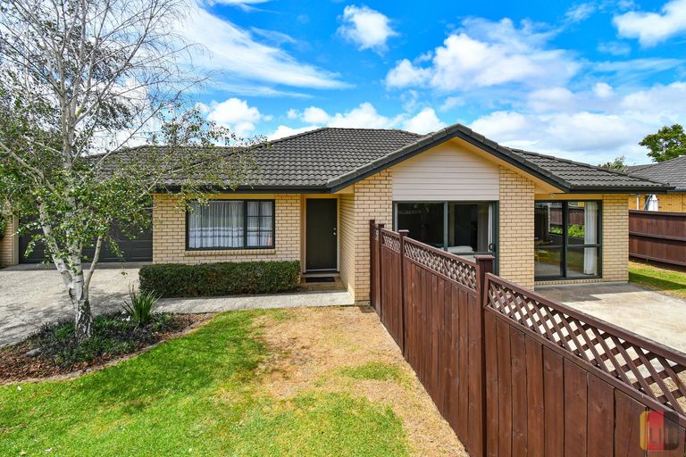 Photo of property in 22 Croftview Road, Wattle Downs, Auckland, 2103