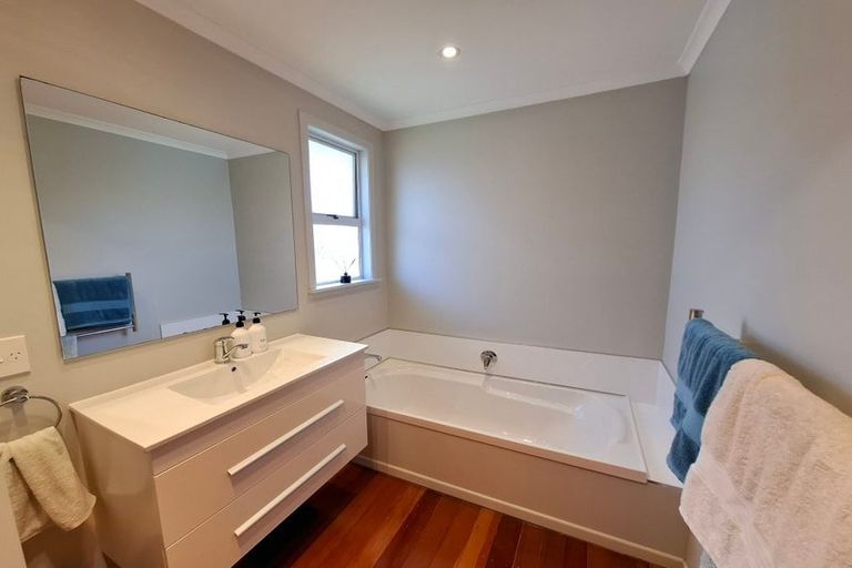 Photo of property in 21 Tarahua Road, Vogeltown, New Plymouth, 4310