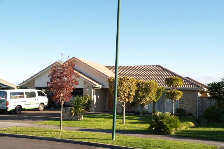 Photo of property in 22 Montecito Place, Golflands, Auckland, 2013