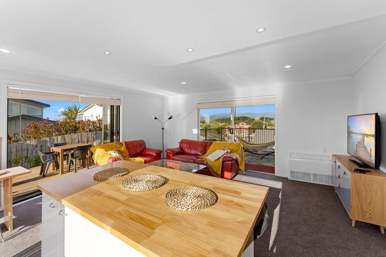 Photo of property in 17 Moana Street, Otaki Beach, Otaki, 5512