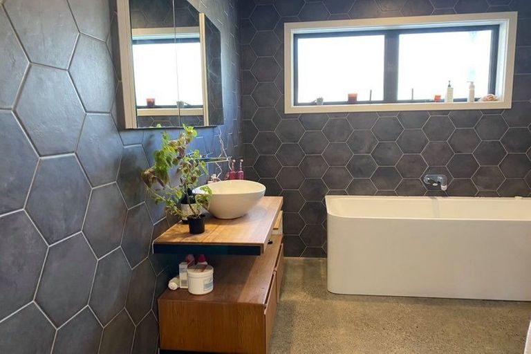 Photo of property in 4 Aroaro Lane, Raglan, 3225