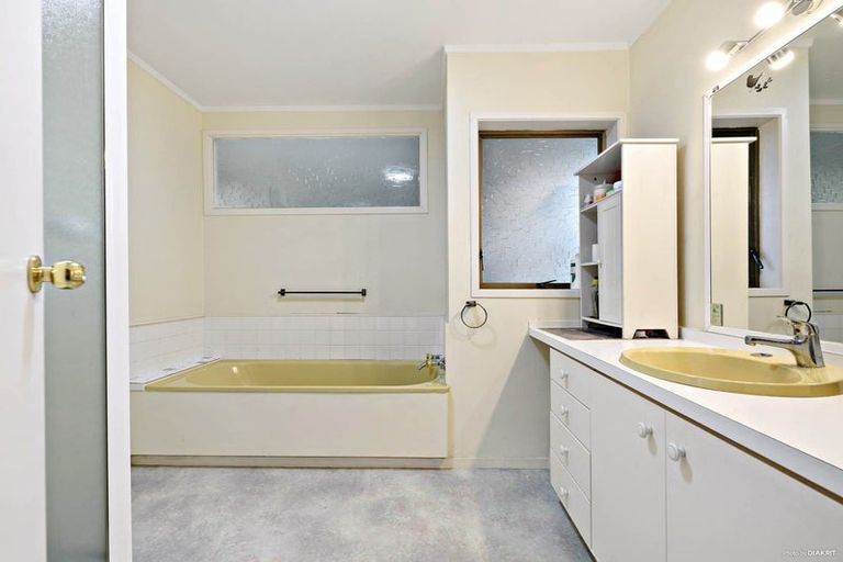 Photo of property in 12 Glengowan Place, Conifer Grove, Takanini, 2112