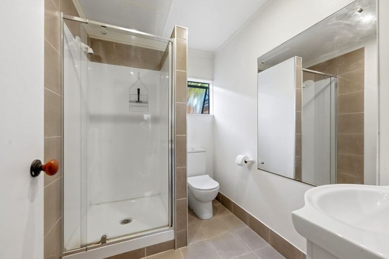 Photo of property in 2 Geoffrey Road, Torbay, Auckland, 0630