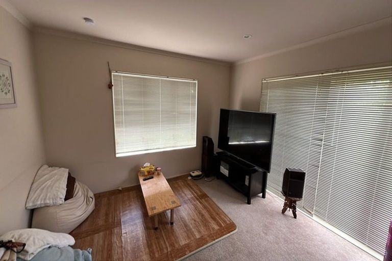 Photo of property in 8 Jomard Terrace, Northcross, Auckland, 0632