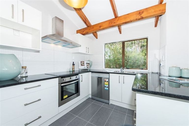 Photo of property in 6/390 West Coast Road, Glen Eden, Auckland, 0602