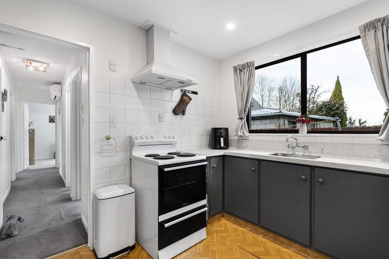 Photo of property in 1/40b Chipping Lane, Redwood, Christchurch, 8051