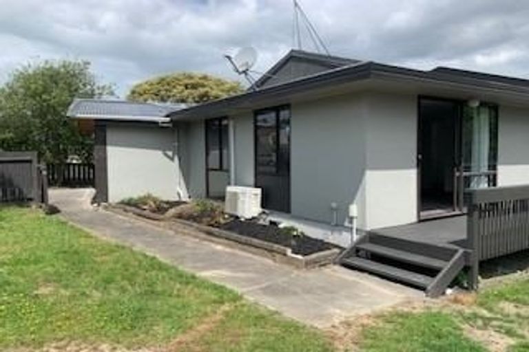 Photo of property in 28 Devonshire Road, Unsworth Heights, Auckland, 0632