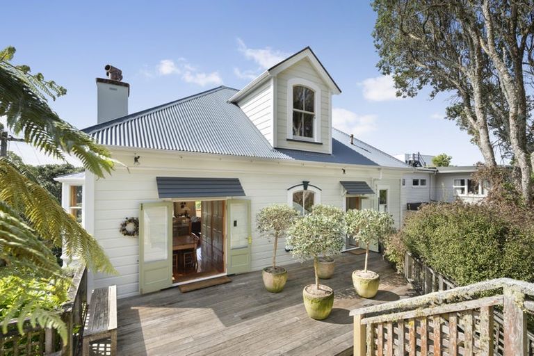 Photo of property in 129 Upland Road, Kelburn, Wellington, 6012