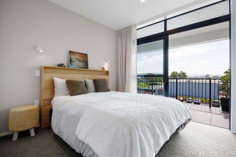 Photo of property in 203/86 Alpha Street, Cambridge, 3434