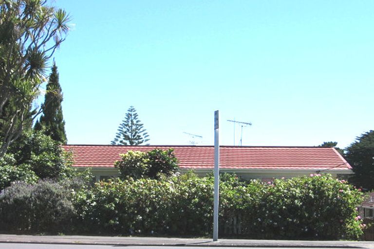 Photo of property in 2/179 Onewa Road, Birkenhead, Auckland, 0626