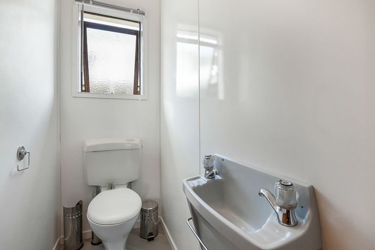 Photo of property in 58 Stratford Drive, Cable Bay, 0420