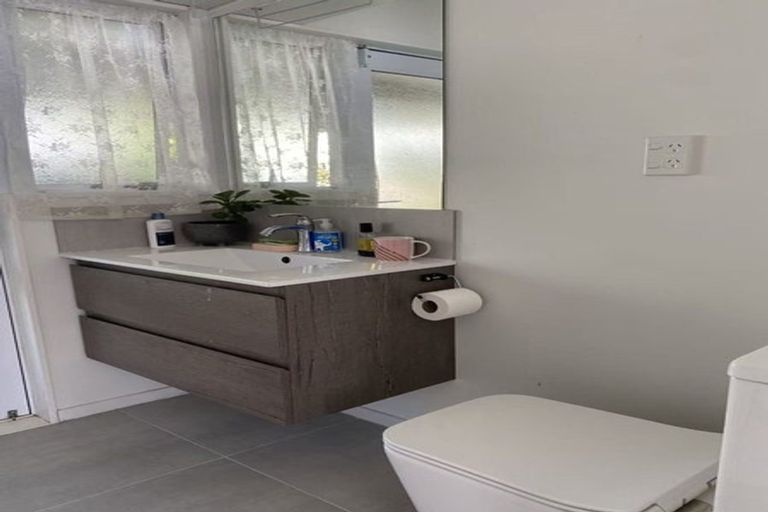 Photo of property in 1/269 Great North Road, Henderson, Auckland, 0612