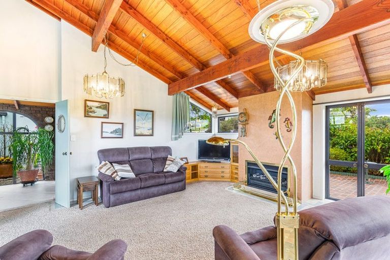 Photo of property in 5 Clearwater Cove, West Harbour, Auckland, 0618