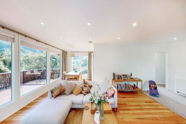 Photo of property in 26 Doris Gordon Crescent, Crofton Downs, Wellington, 6035